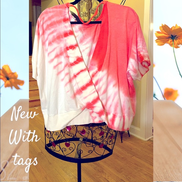 NWT MYSTEREE BRAND UNIQUE TOP, open v-neck front with twist at bottom center, - Picture 2 of 15